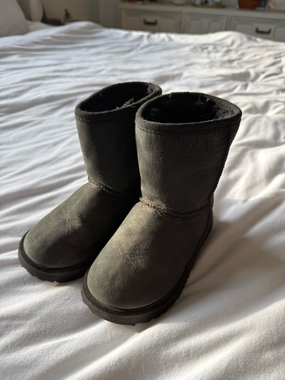 UGG Kids Classic Short Boots in Black